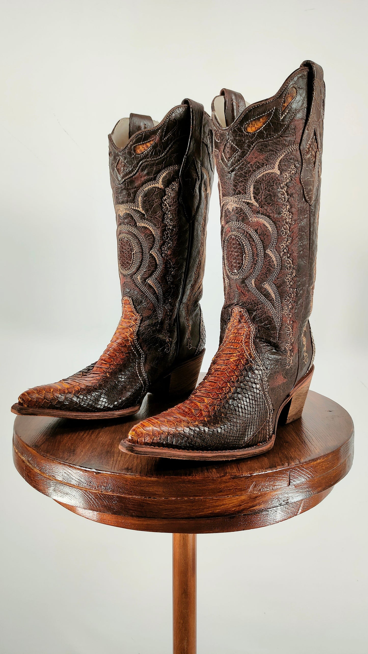 Botas de piel de serpiente