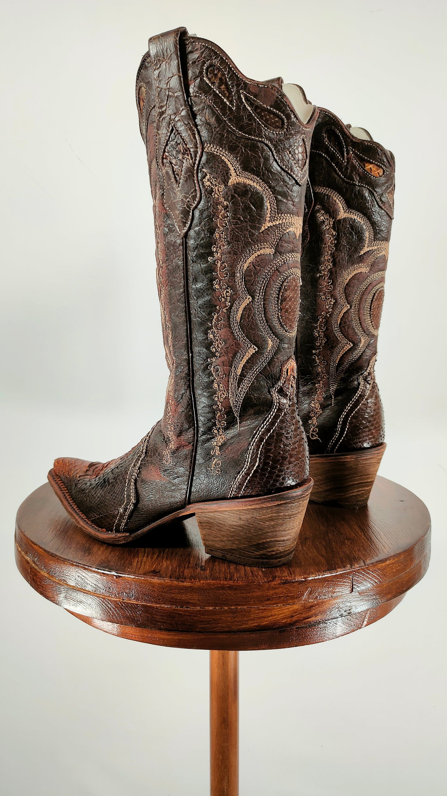 Botas de piel de serpiente