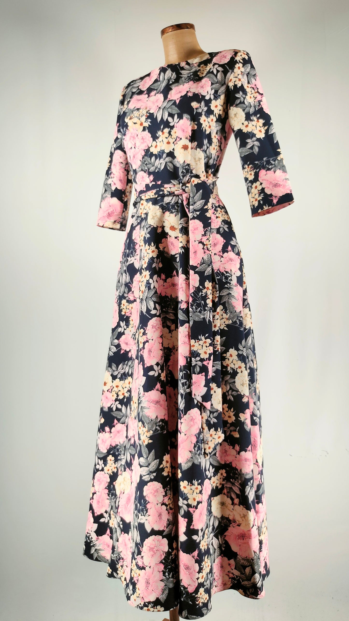 Vestido multiestampado con lazo
