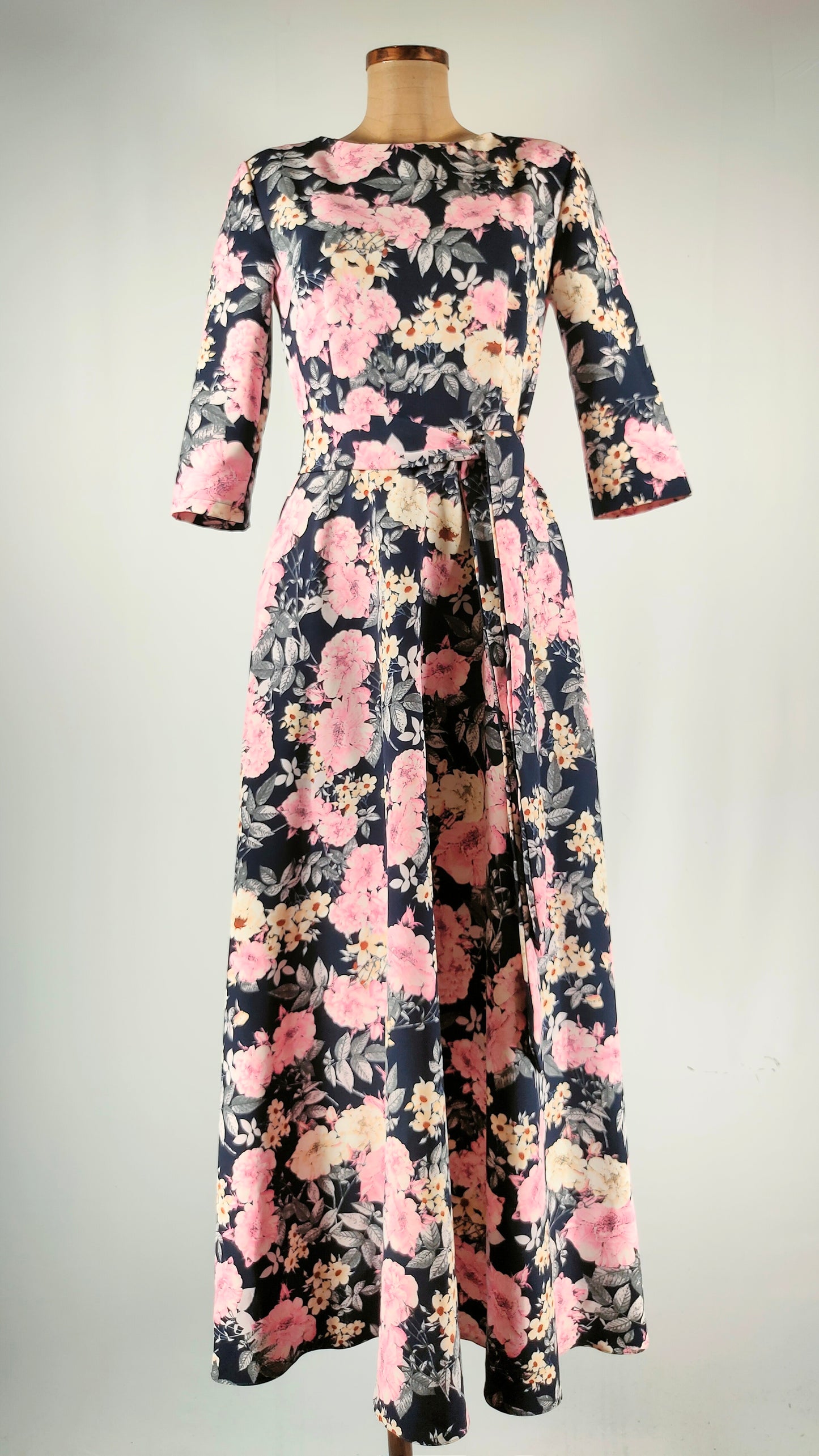 Vestido multiestampado con lazo