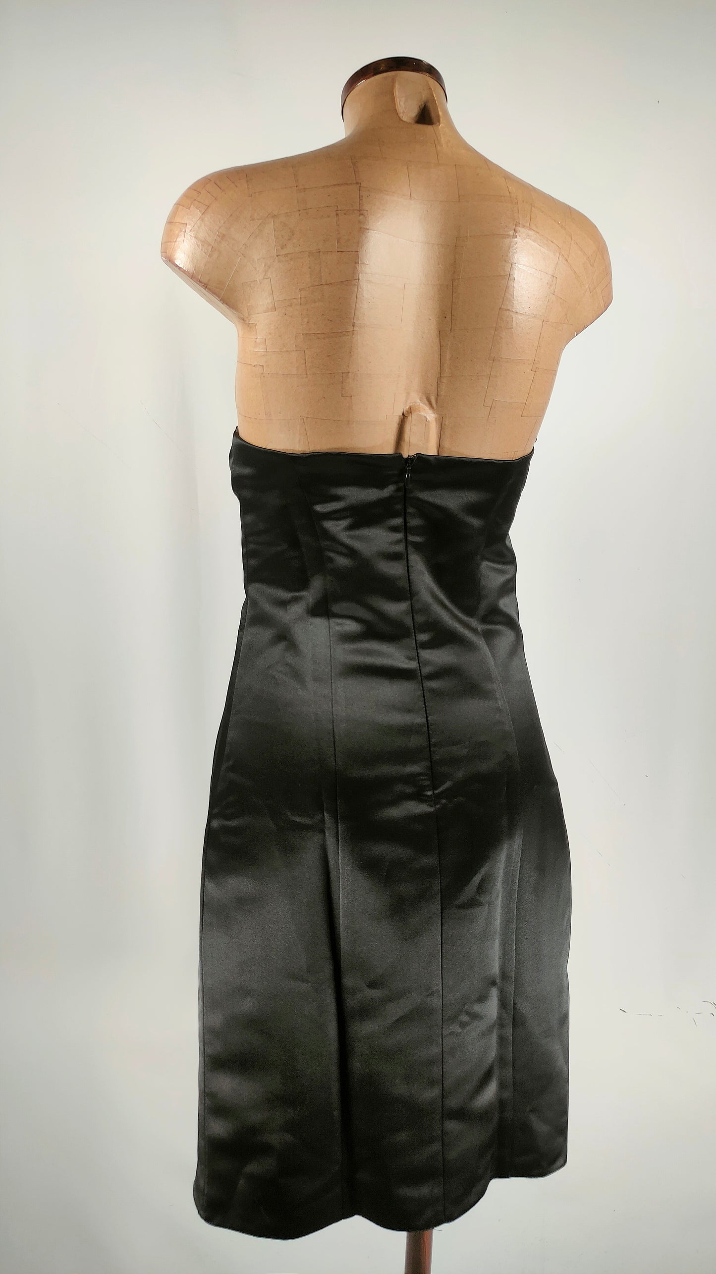 Vestido satinado negro Veneno en la piel