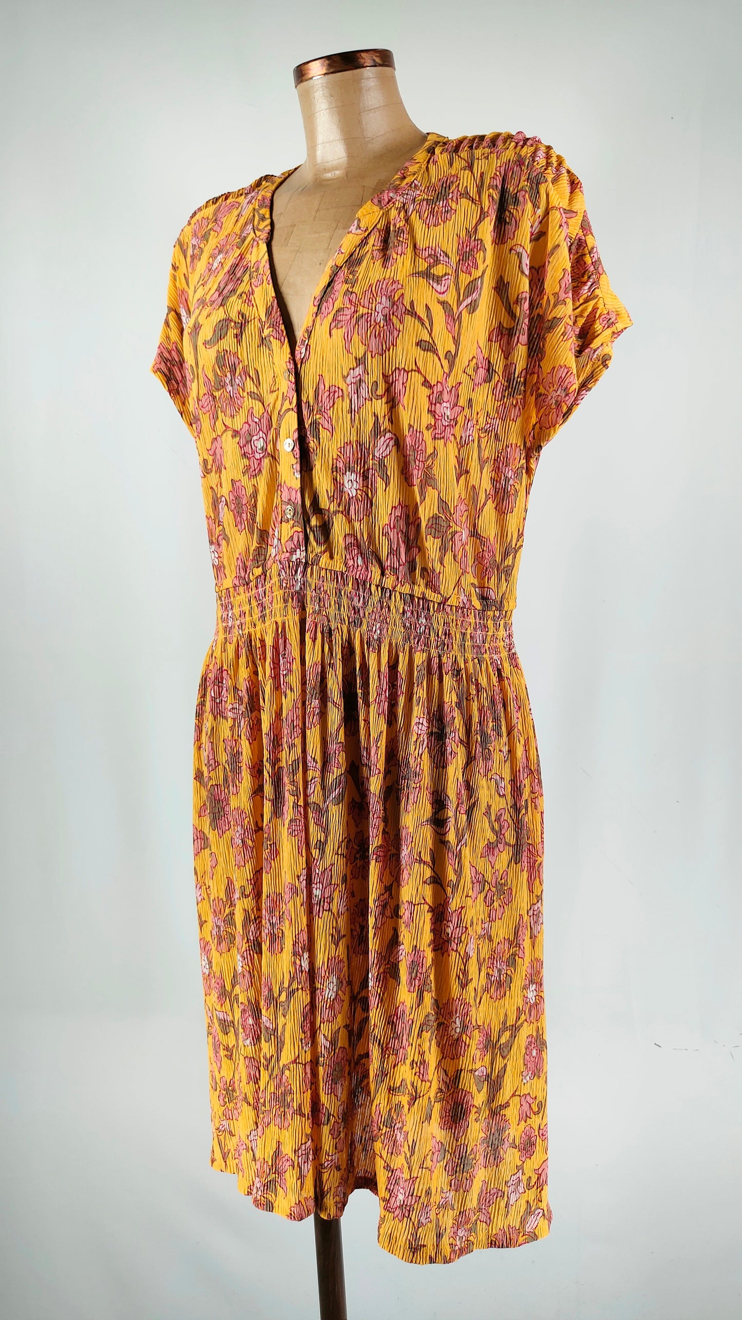 Vestido holgado mostaza estampado floral