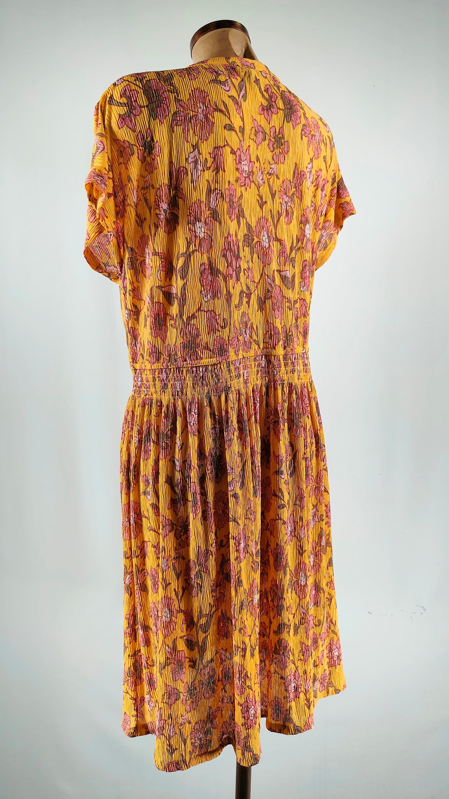 Vestido holgado mostaza estampado floral