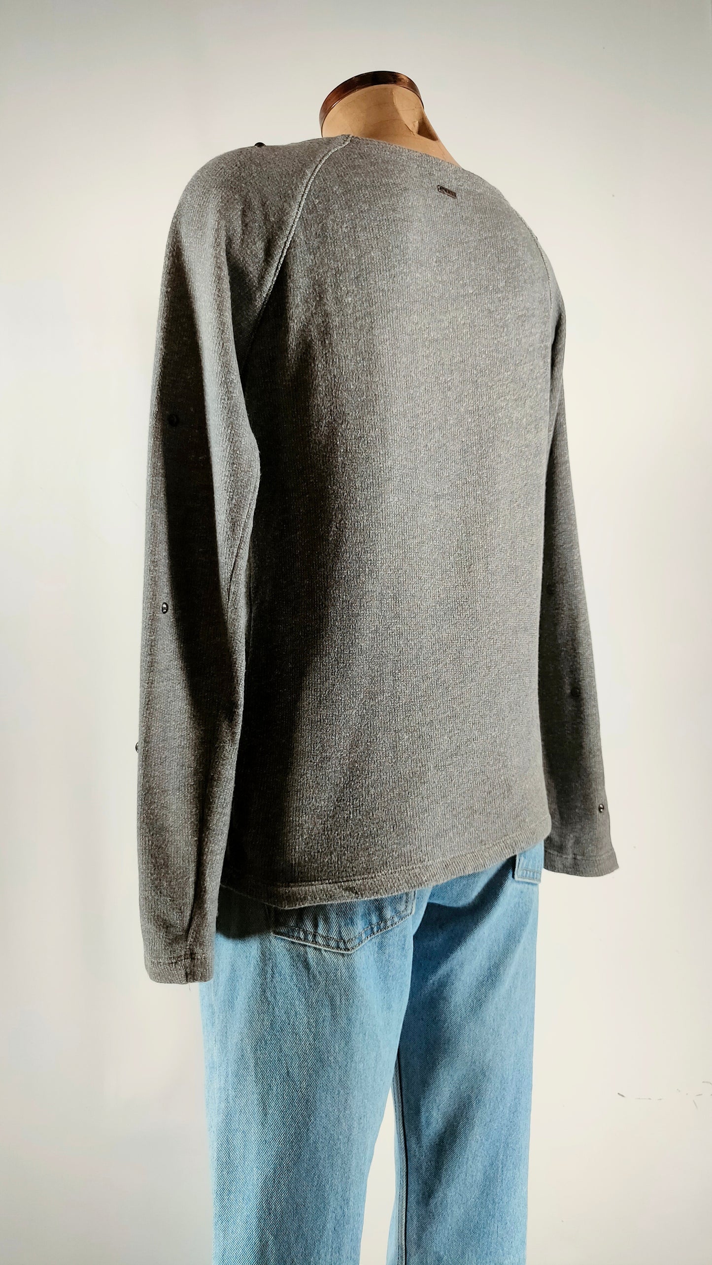 Jersey con tachuelas gris Ikks
