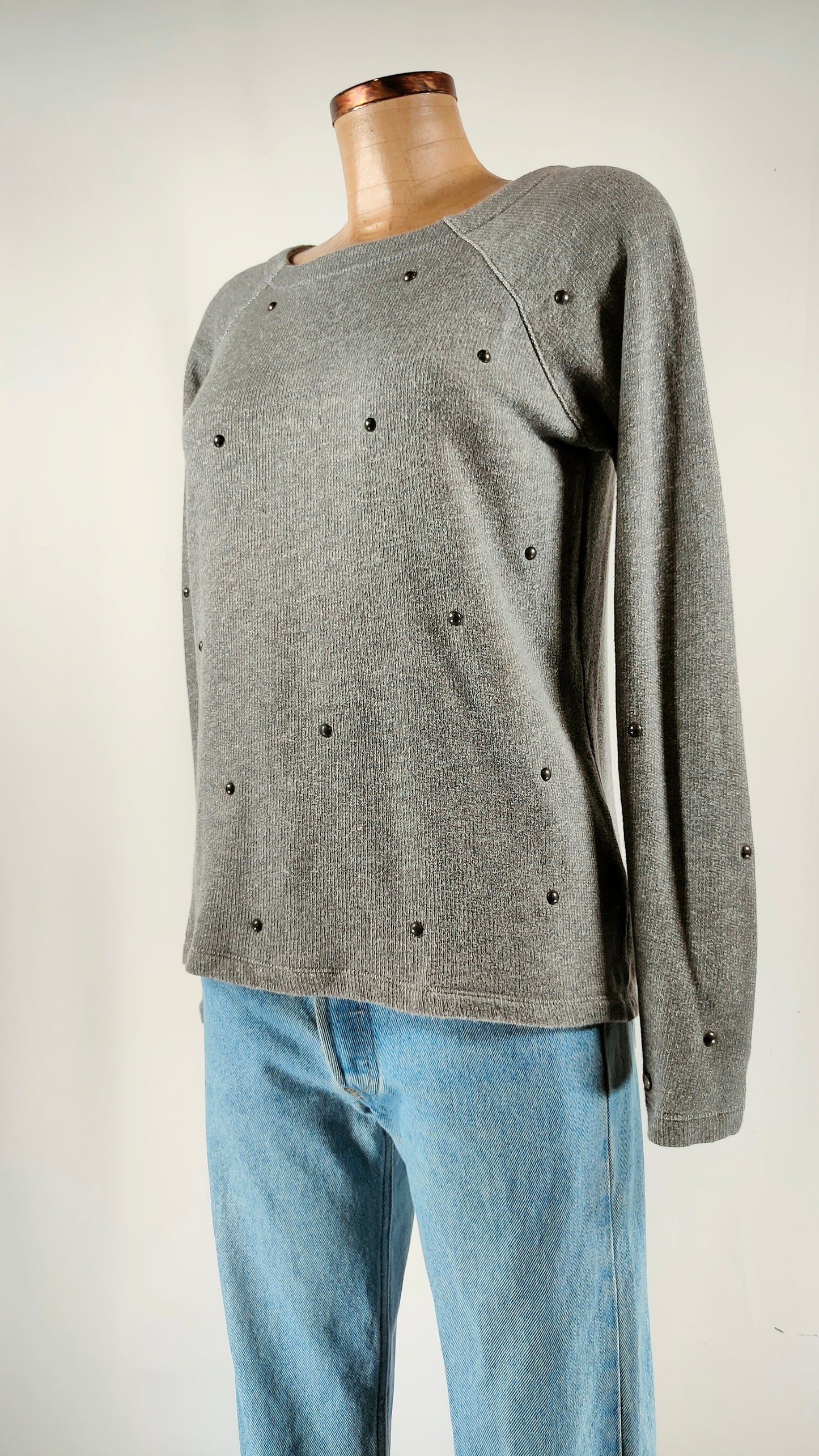 Jersey con tachuelas gris Ikks