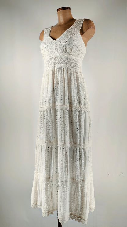 Vestido blanco con bordado largo