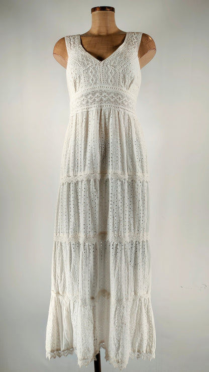 Vestido blanco con bordado largo