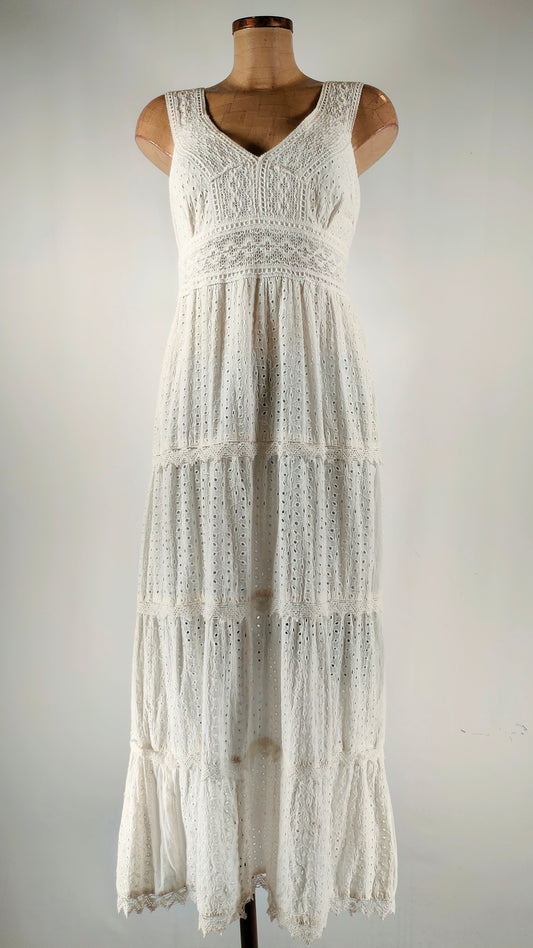 Vestido blanco con bordado largo