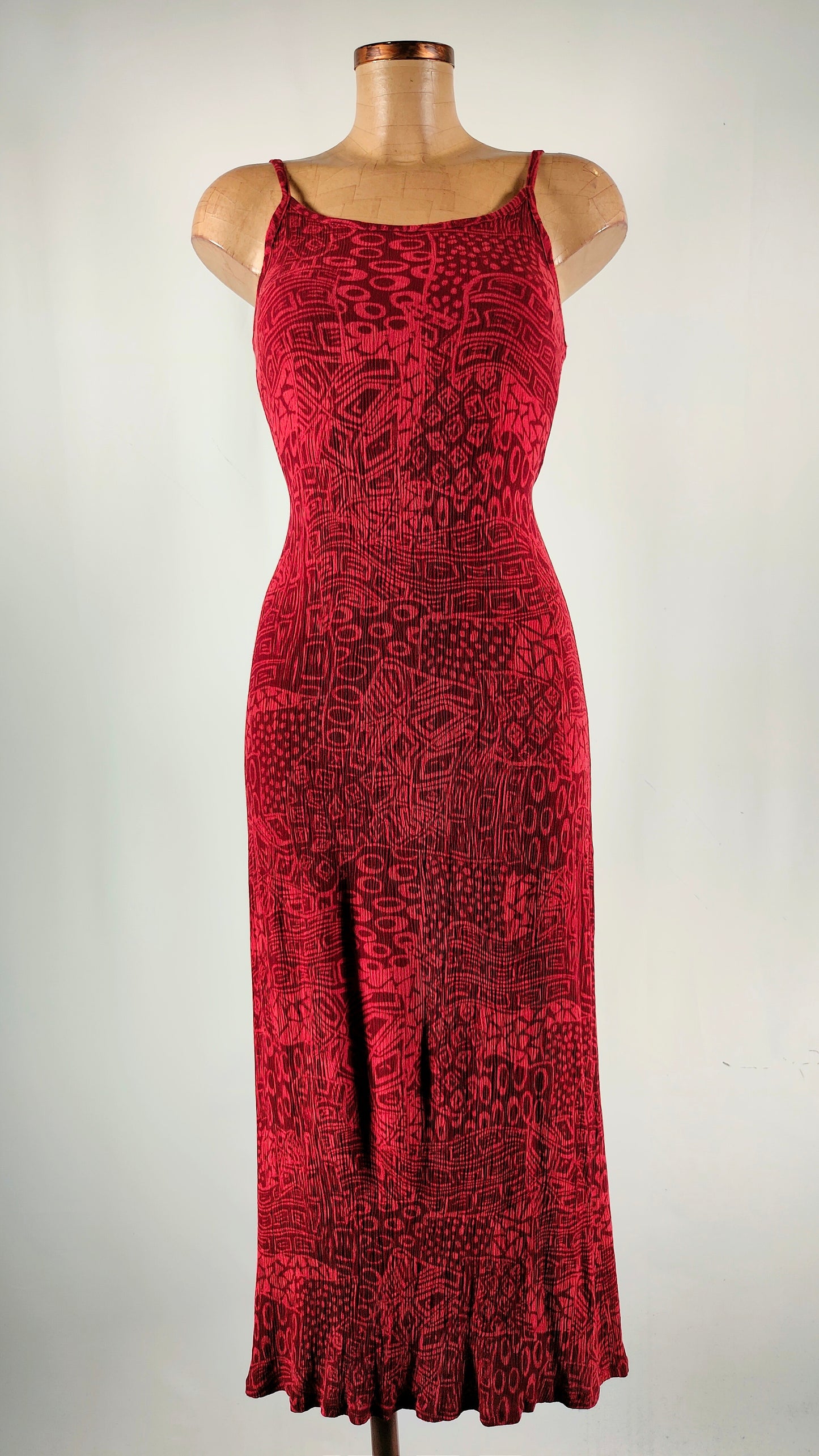 Vestido largo efecto arrugado granate