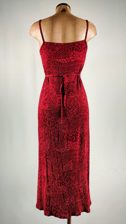 Vestido largo efecto arrugado granate