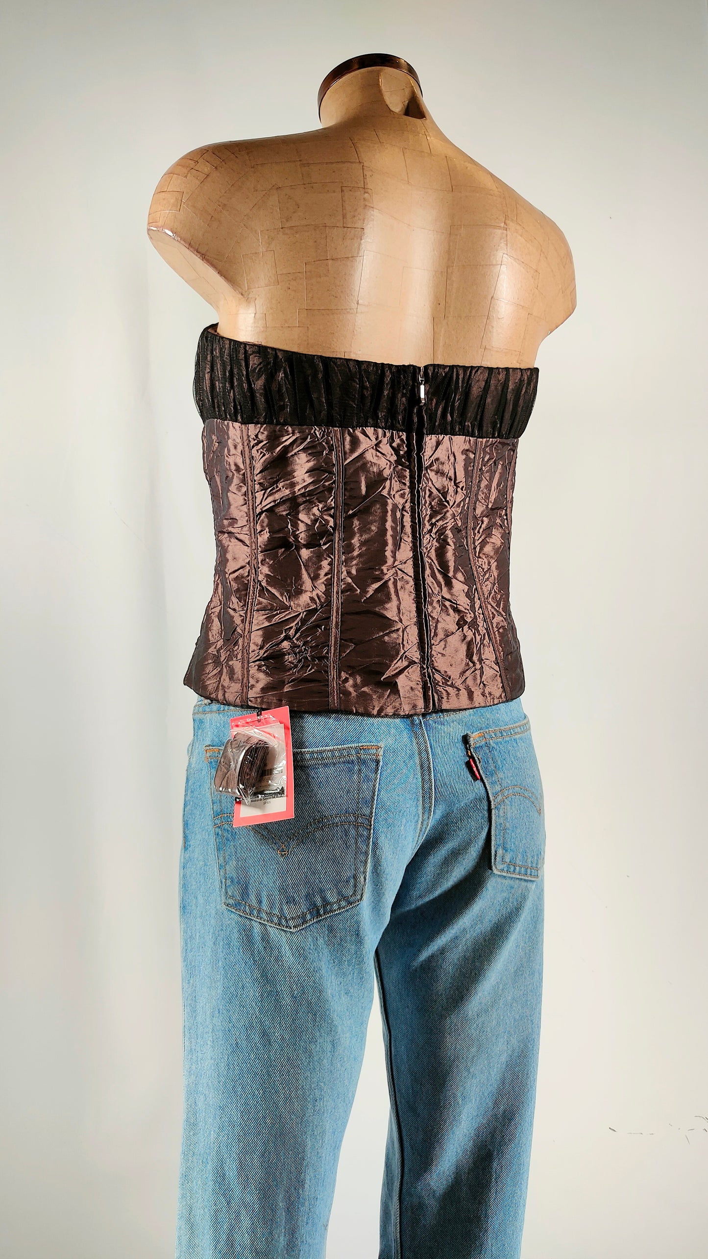 Top Iza marrón con apliques