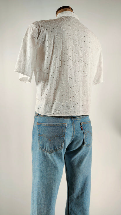 Camisa blanca con calado bimaterial