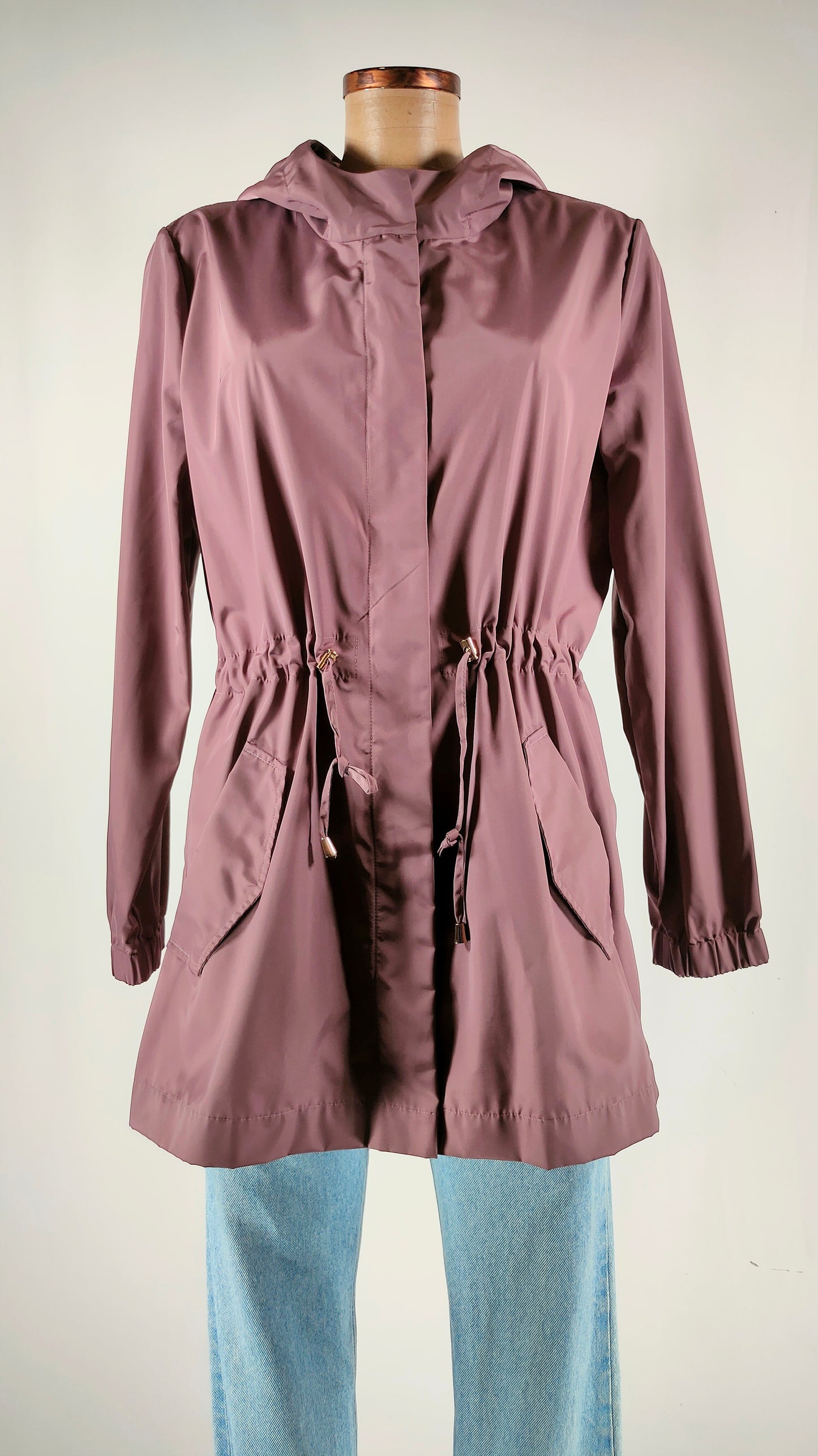 Chaqueta berenjena con capucha