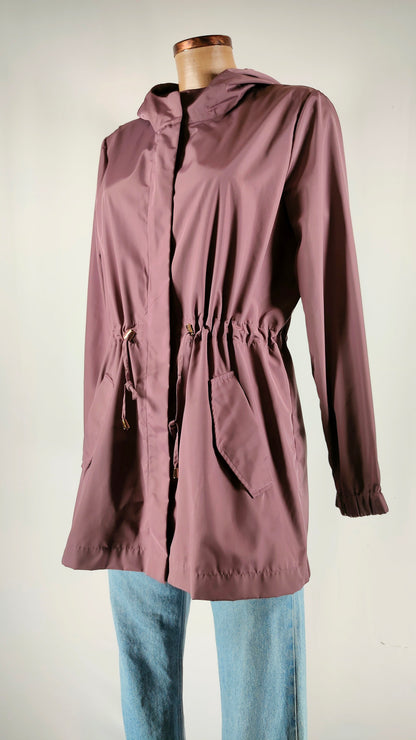 Chaqueta berenjena con capucha