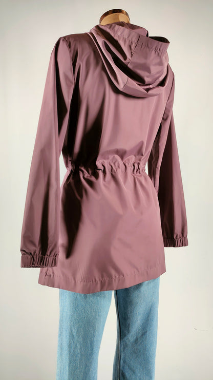 Chaqueta berenjena con capucha