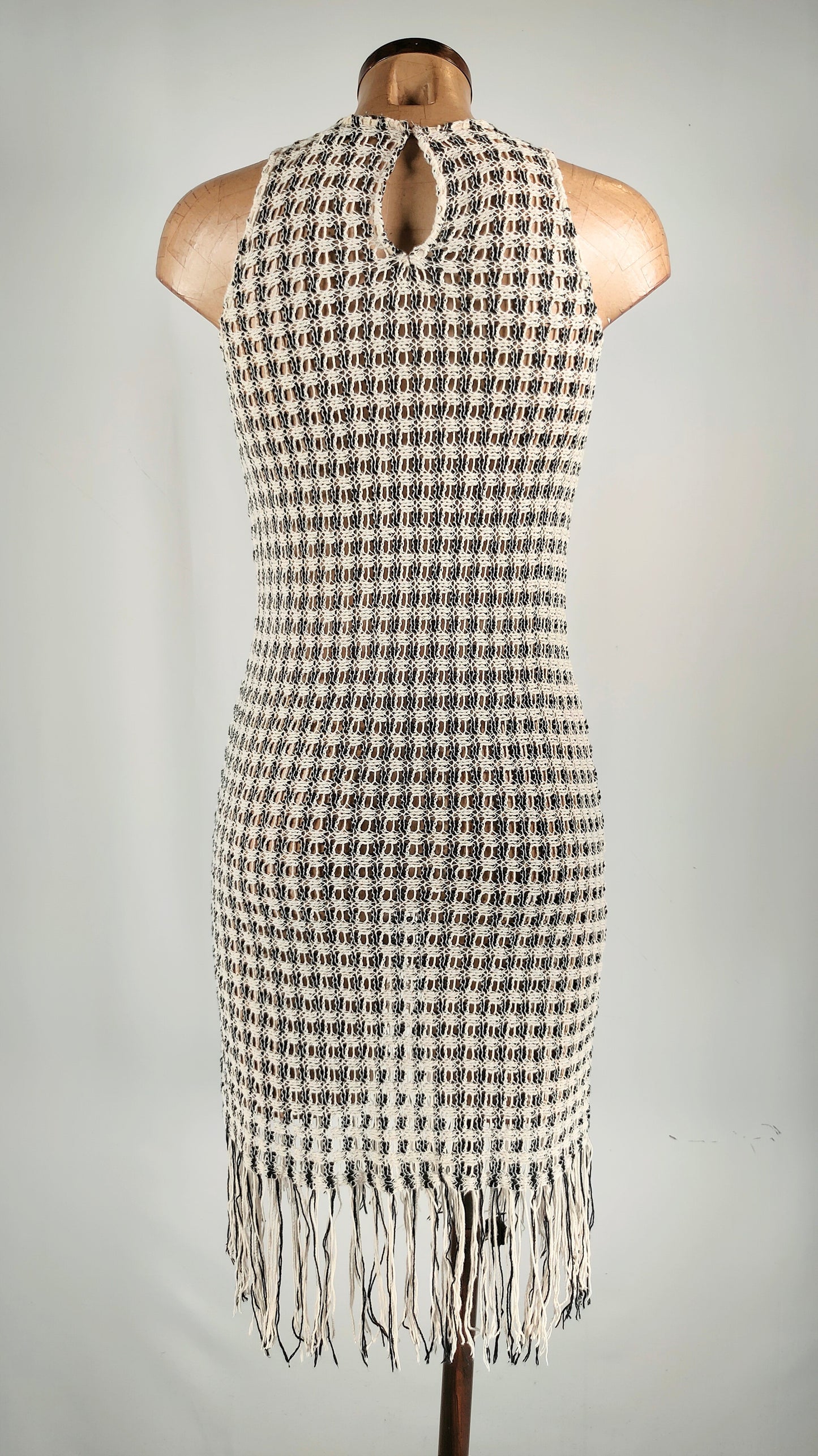 Vestido de punto blanco y negro