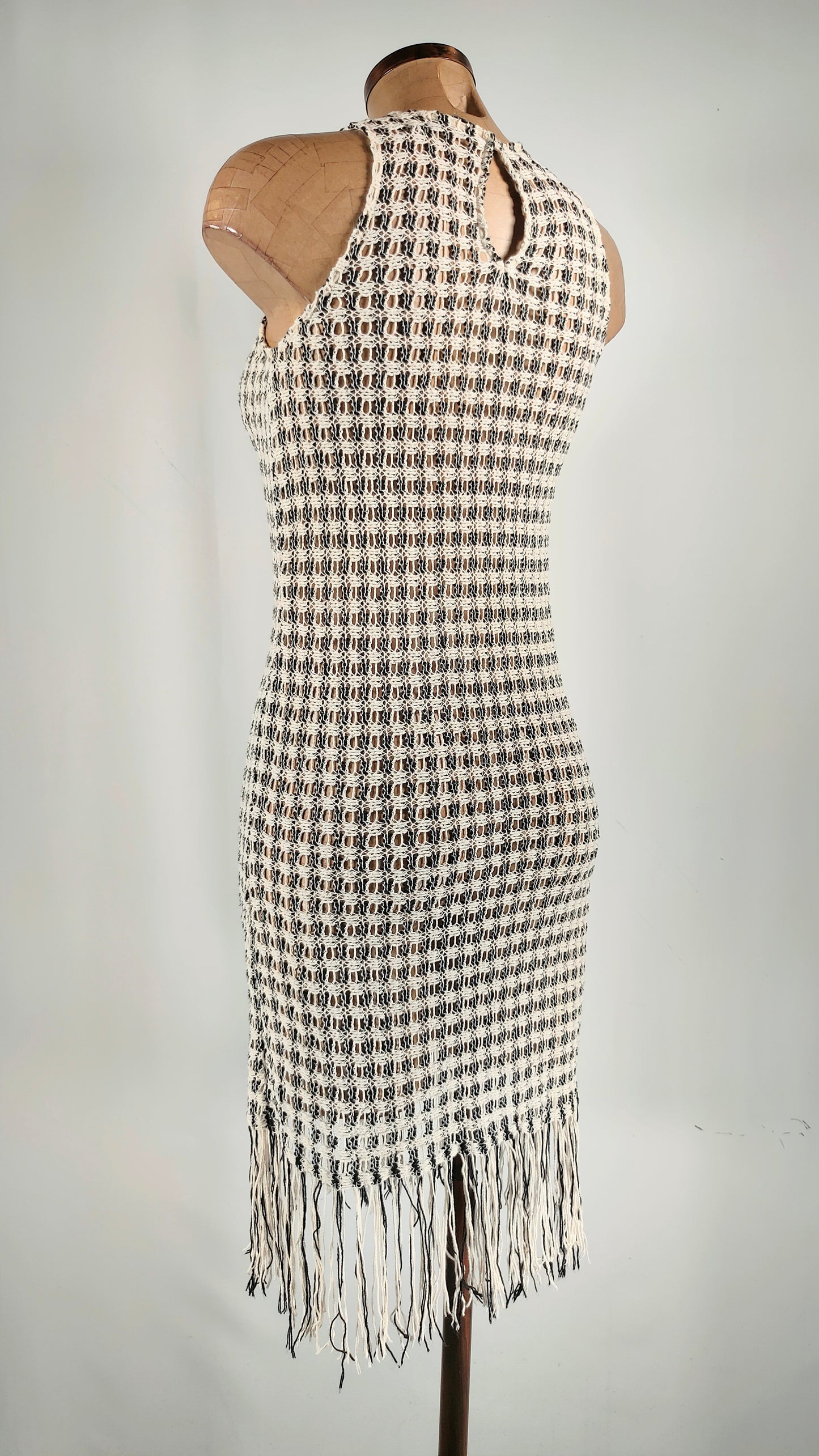 Vestido de punto blanco y negro