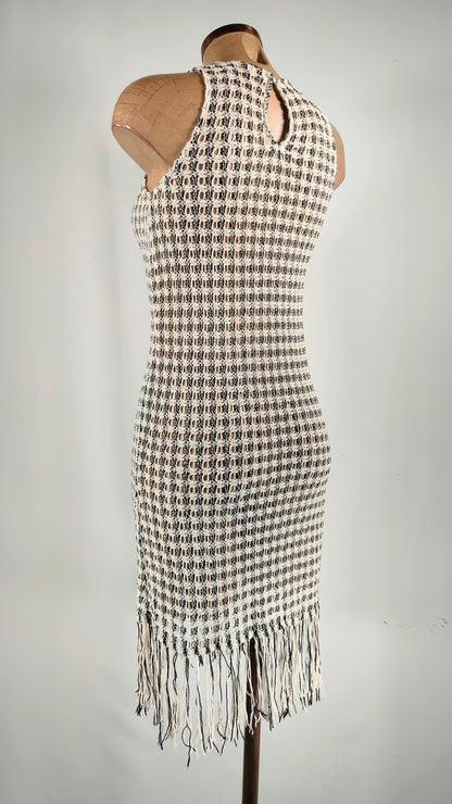 Vestido de punto blanco y negro