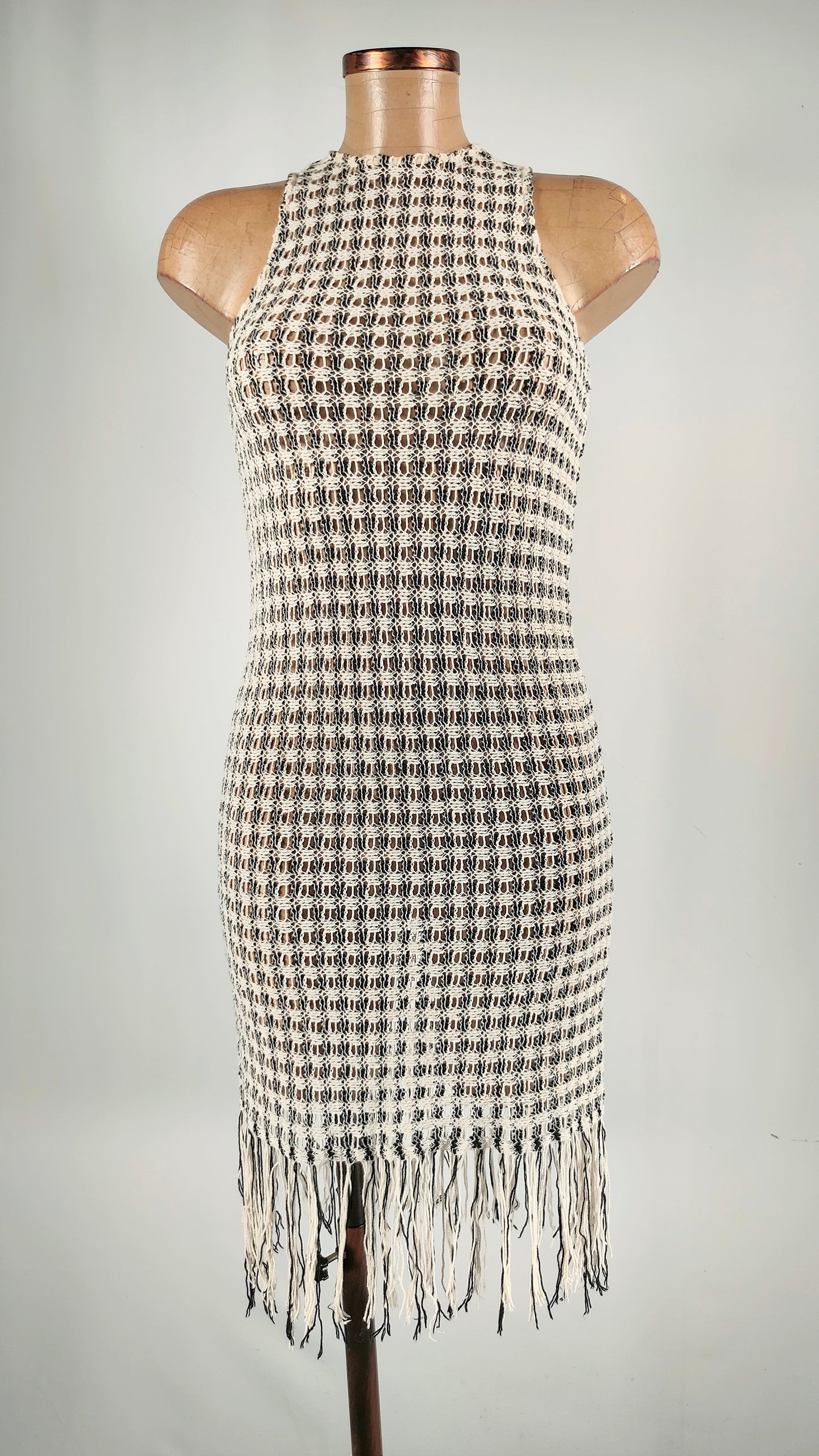 Vestido de punto blanco y negro