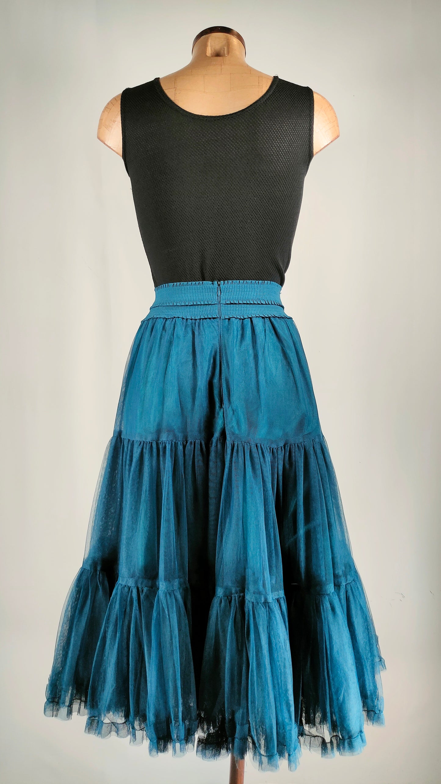 Falda de tul azul Pilar Oporto