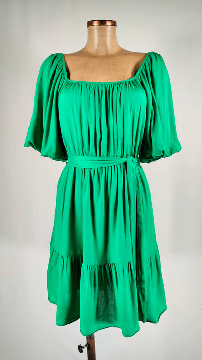 Vestido verde Naf Naf con cinturón verde