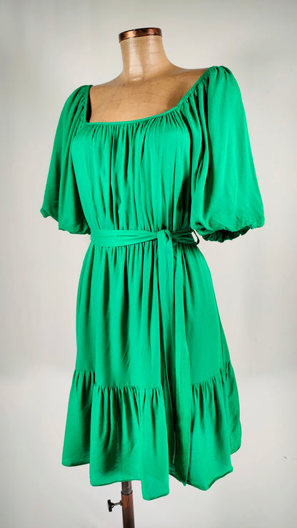 Vestido verde Naf Naf con cinturón verde