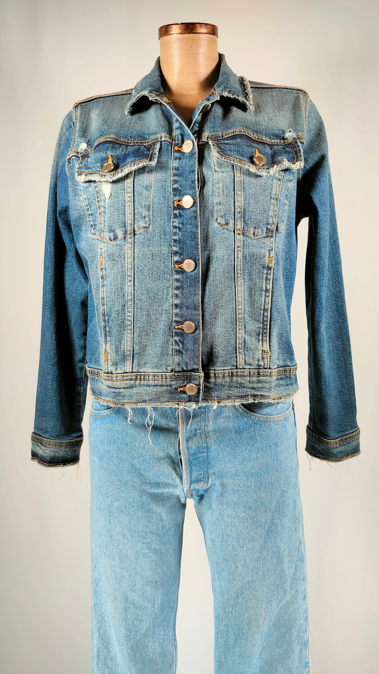 Cazadora Zara efecto deshilachado