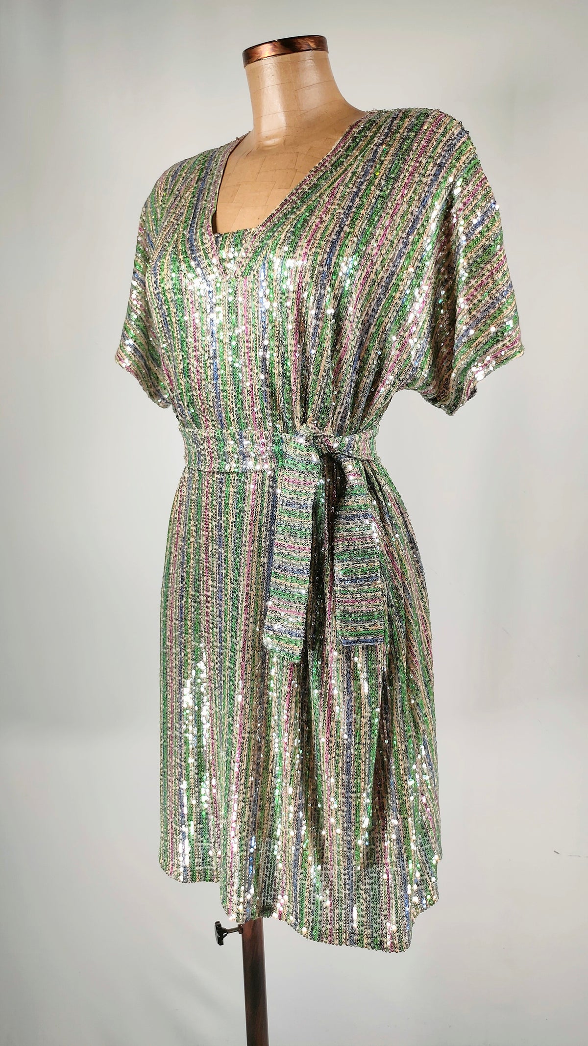Vestido brillos multicolor con cinturón