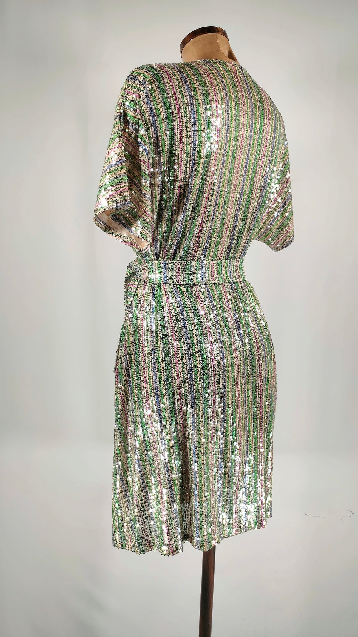 Vestido brillos multicolor con cinturón