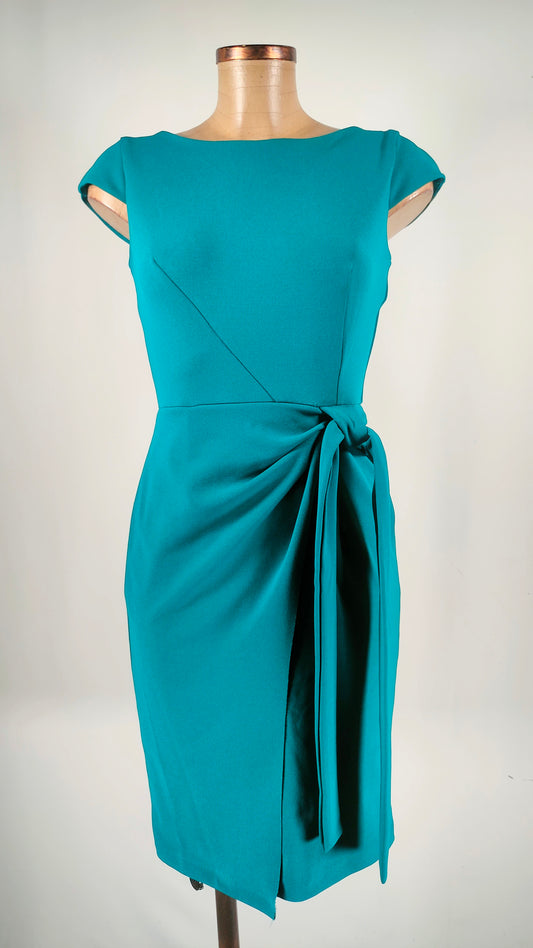 Vestido verde con fruncido en cintura