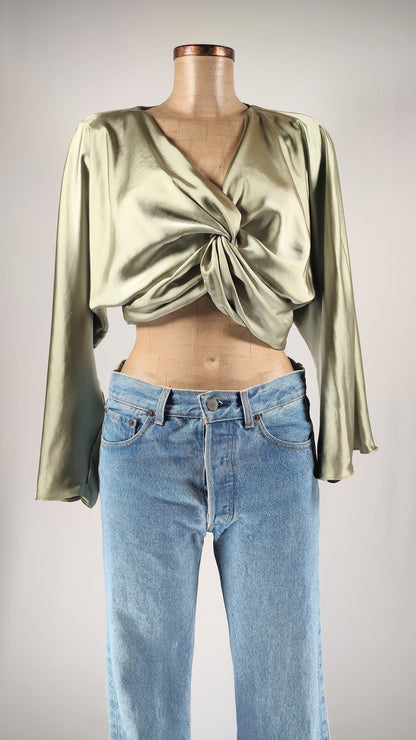 Top cropped satinado verde