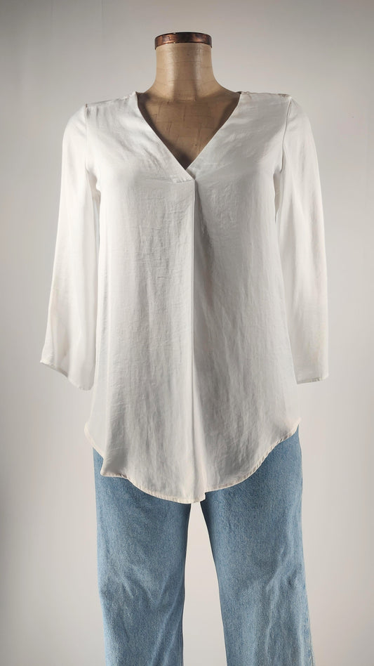 Blusa con manga remangable en blanco