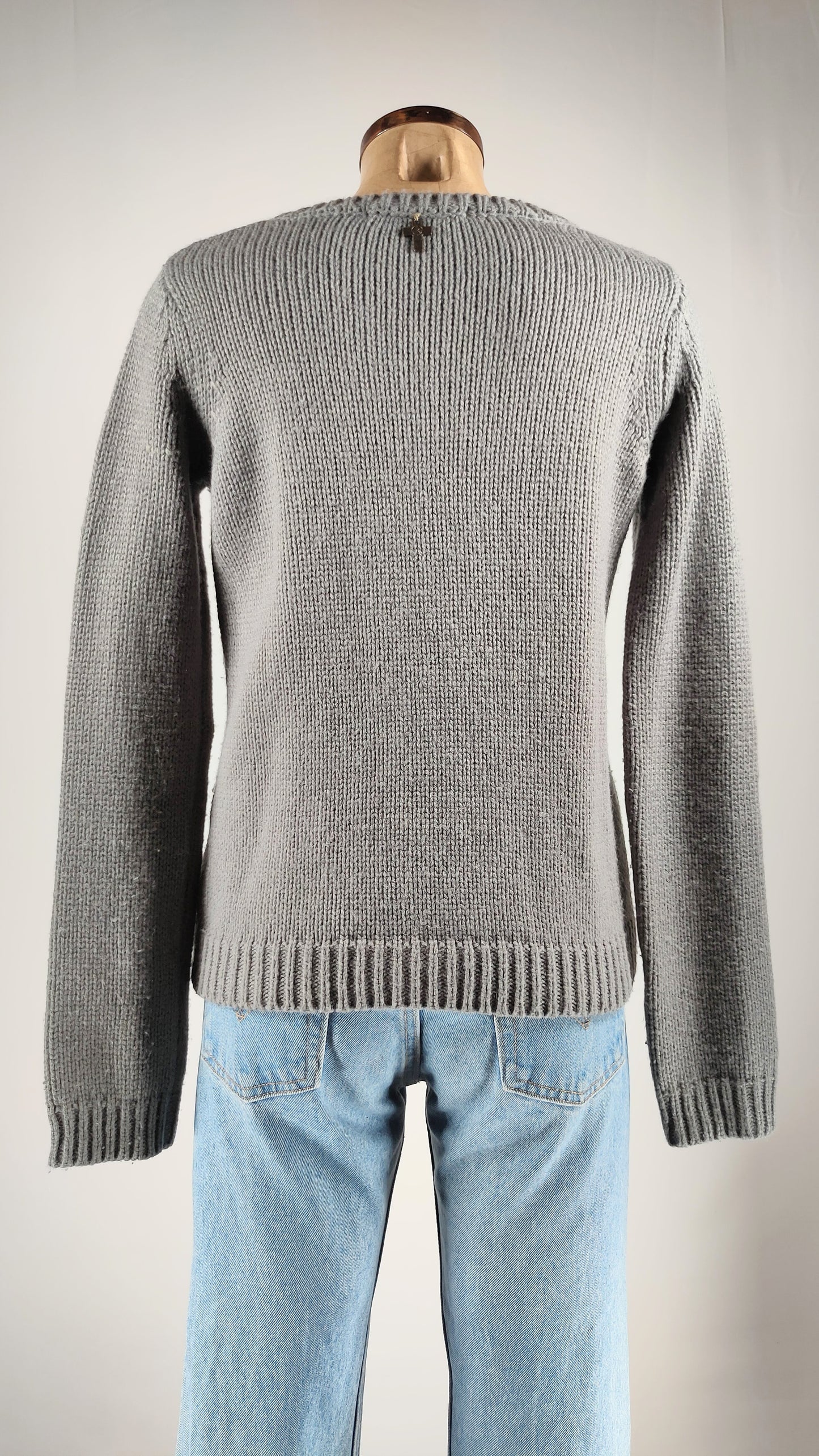 Jersey gris con detalle apliques