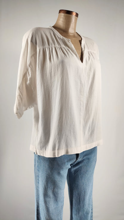 Blusa tres cuartos con cuello de pico