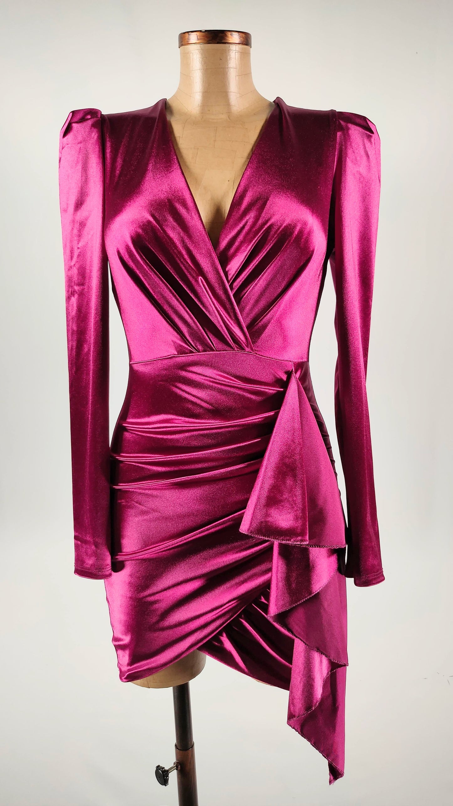 Vestido satinado fucsia de fiesta