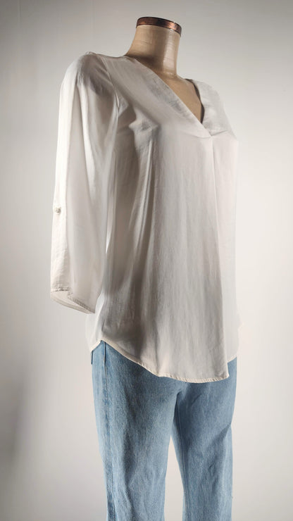 Blusa con manga remangable en blanco