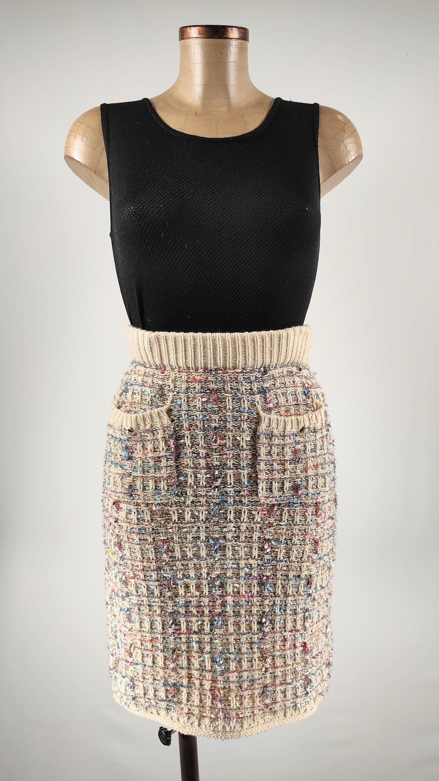 Falda midi con apliques multicolores