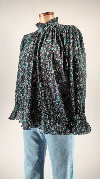 Blusa floreada en tonos azules