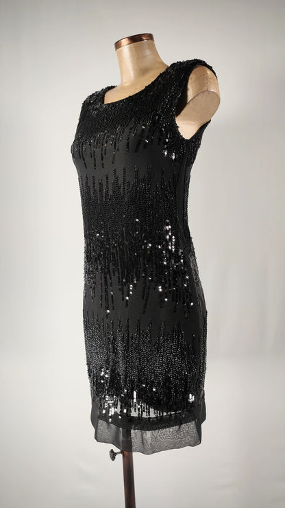 Vestido negro con apliques brillantes en negro