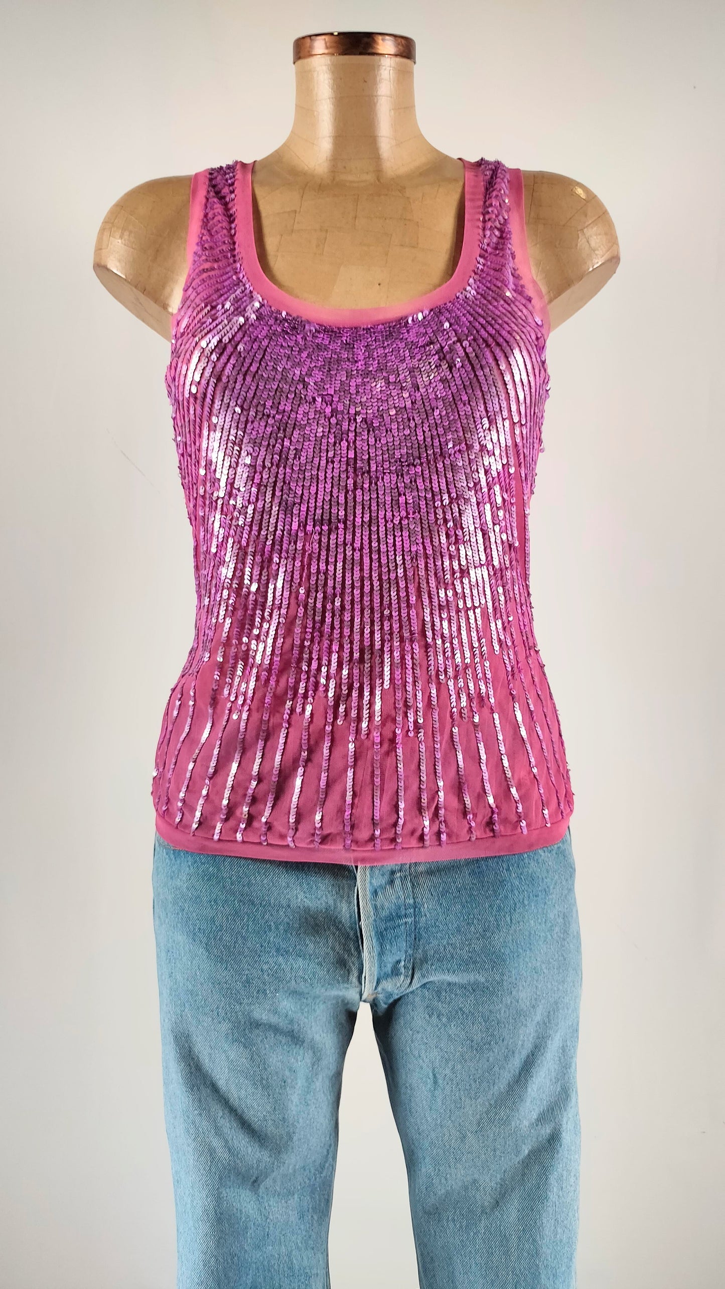 Top rosa de gasa con apliques lilas