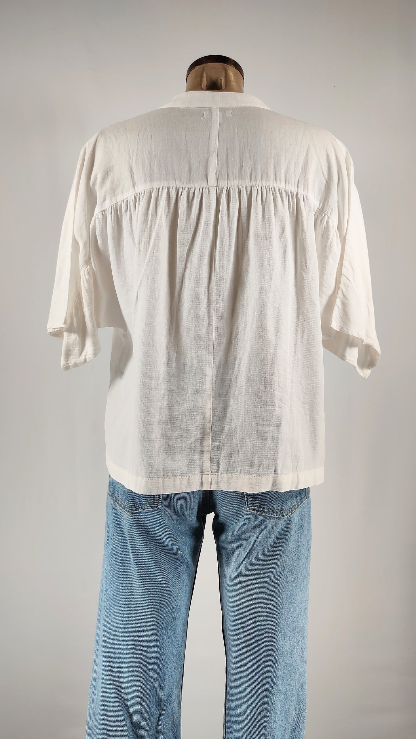 Blusa tres cuartos con cuello de pico