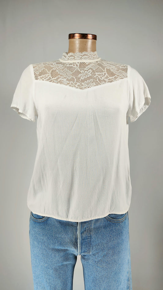 Blusa con calado frontal