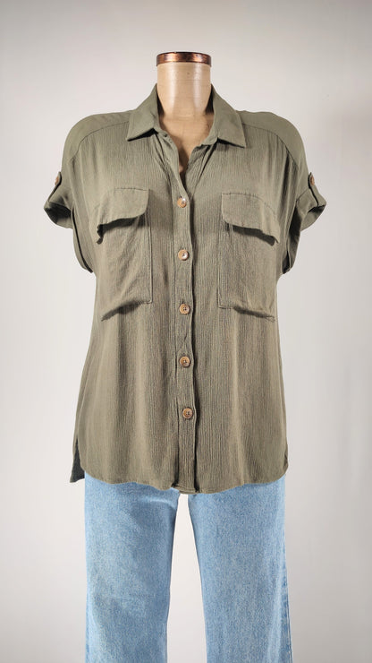 Camisa verde oliva holgada