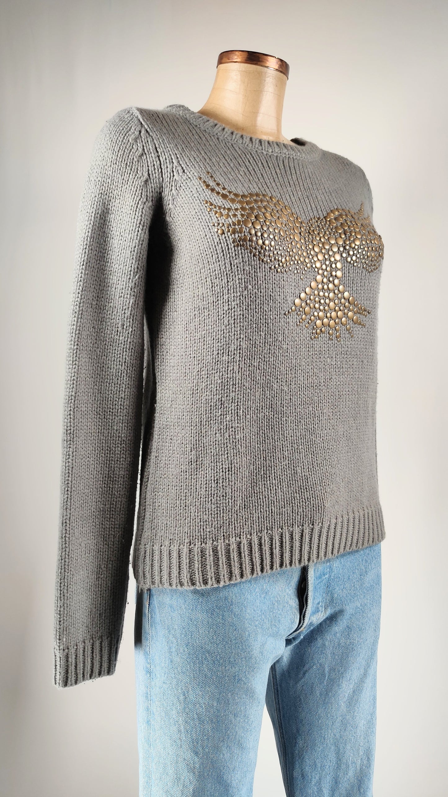 Jersey gris con detalle apliques