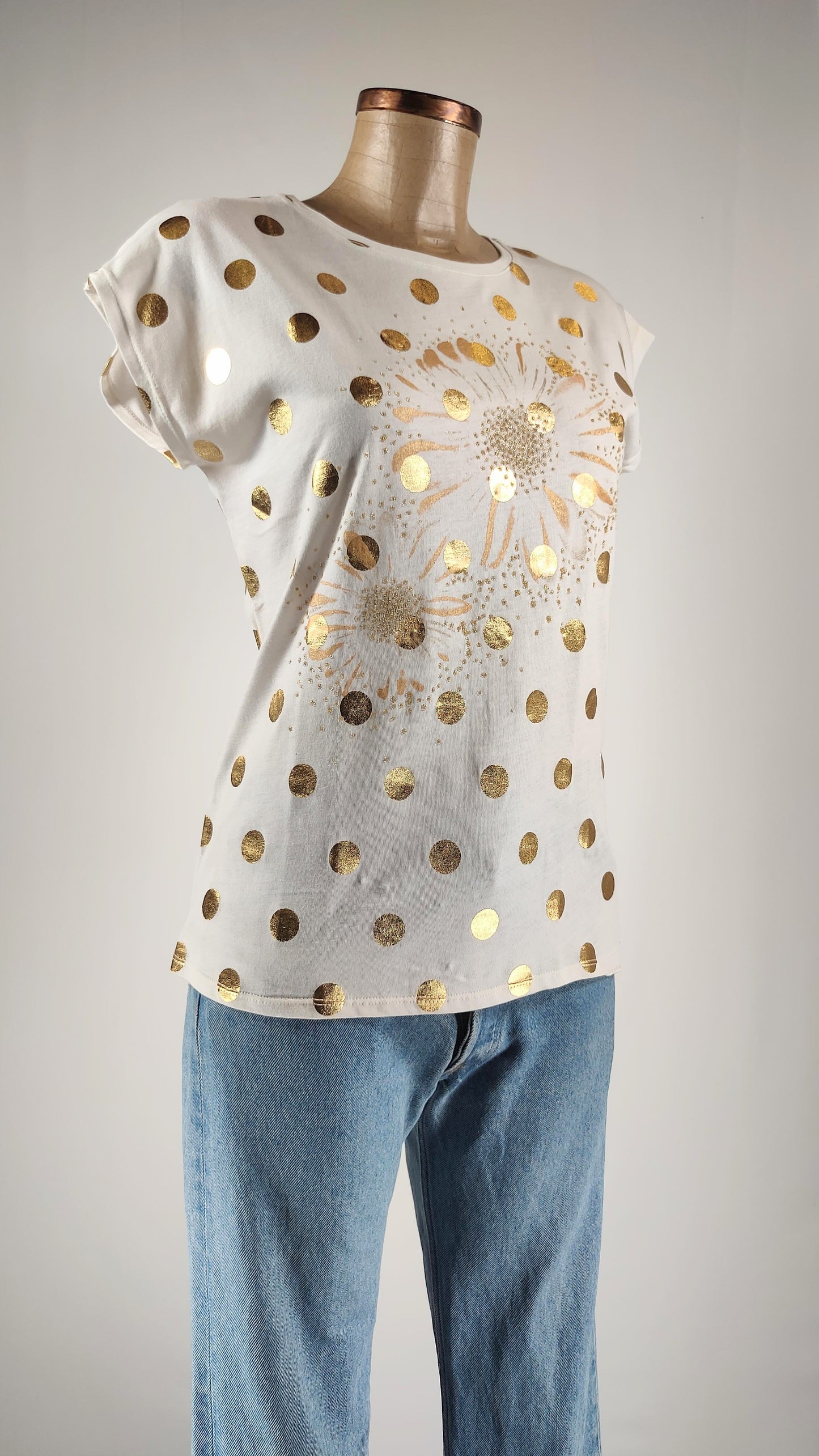 Camiseta con estampado dorado efecto brillante