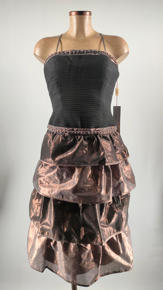 Vestido de fiesta en negro y cobre con apliques