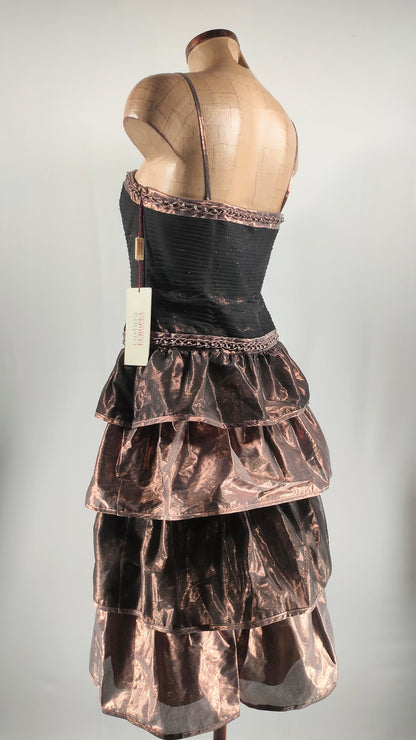 Vestido de fiesta en negro y cobre con apliques