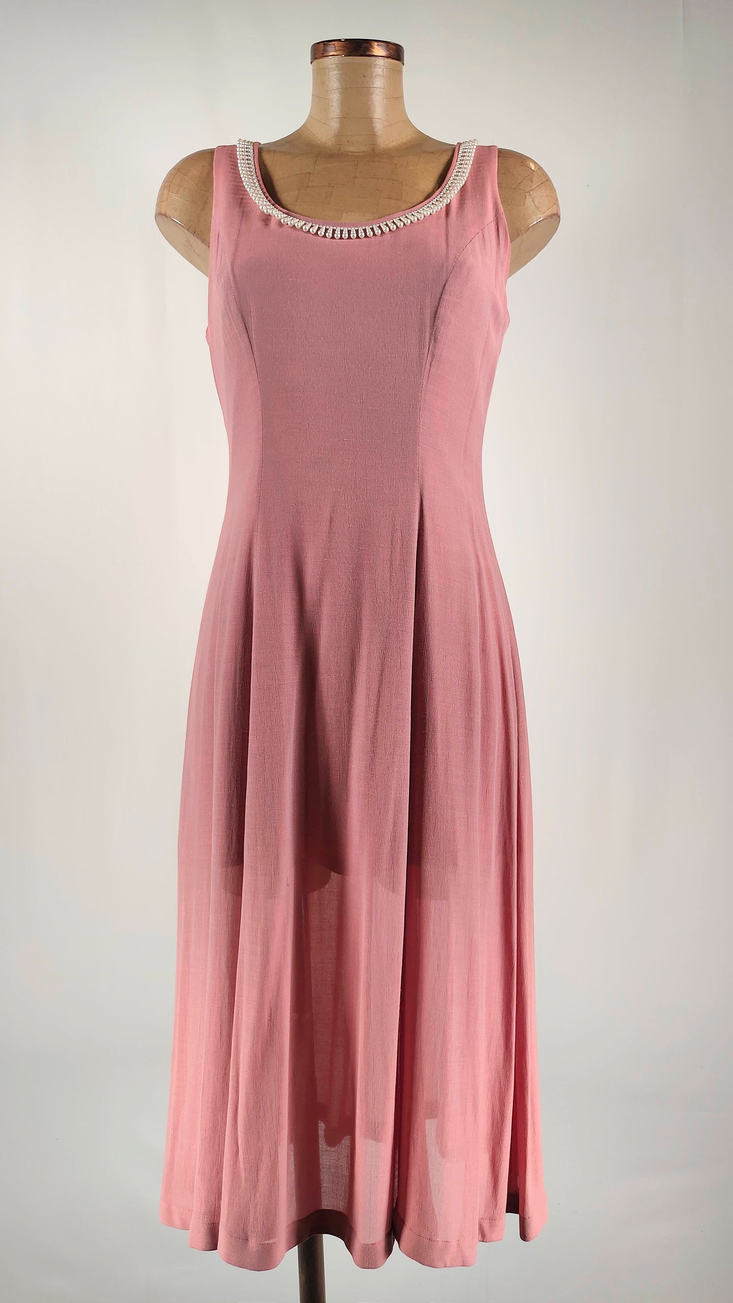 Vestido vintage con apliques en cuello