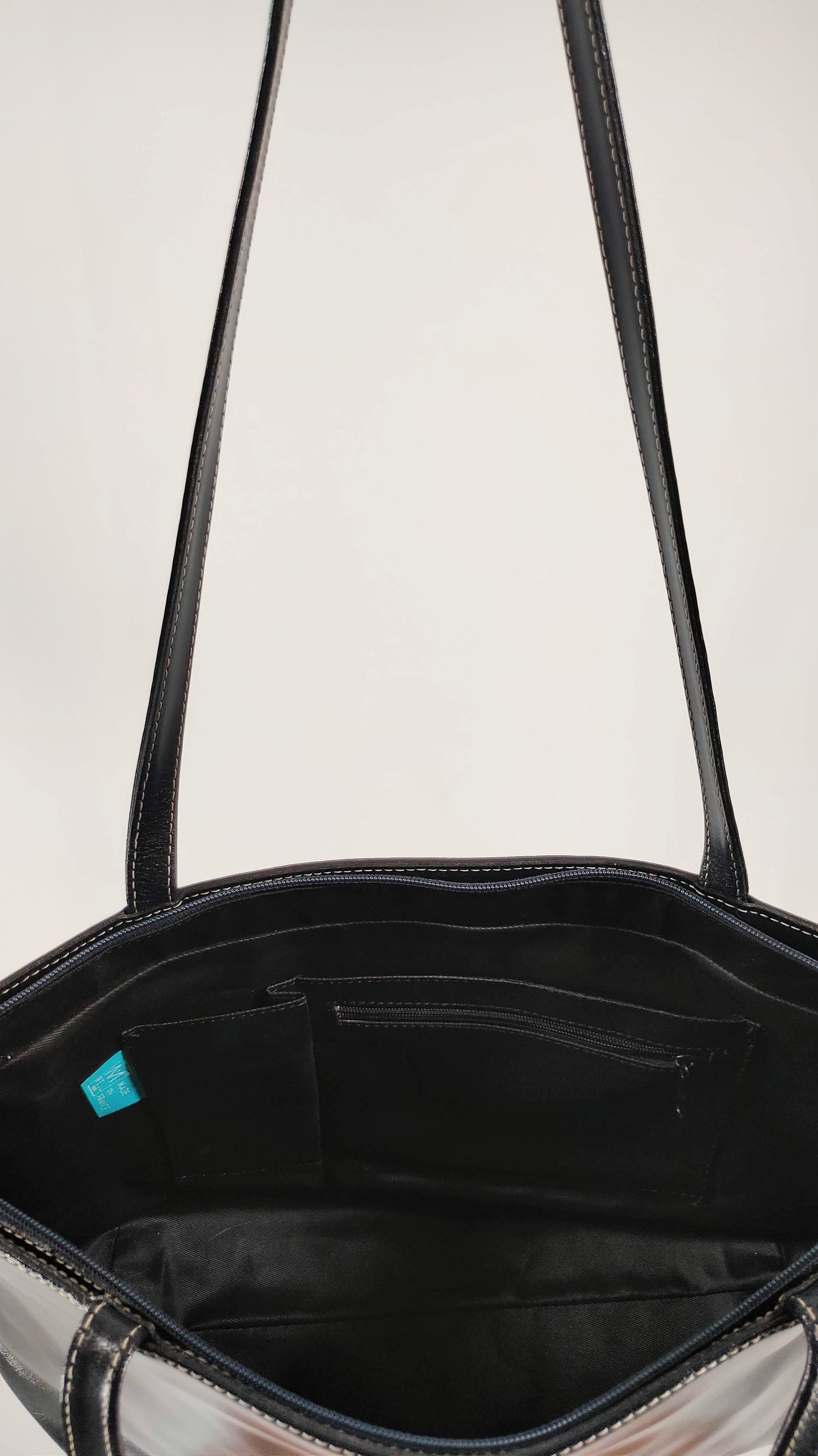 Bolso azul oscuro de piel