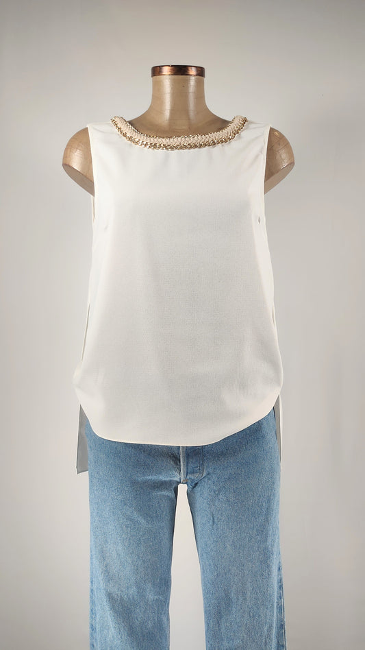 Blusa con cadena en cuello